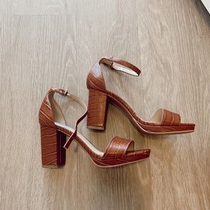 Brand new Chinese laundry brown heels